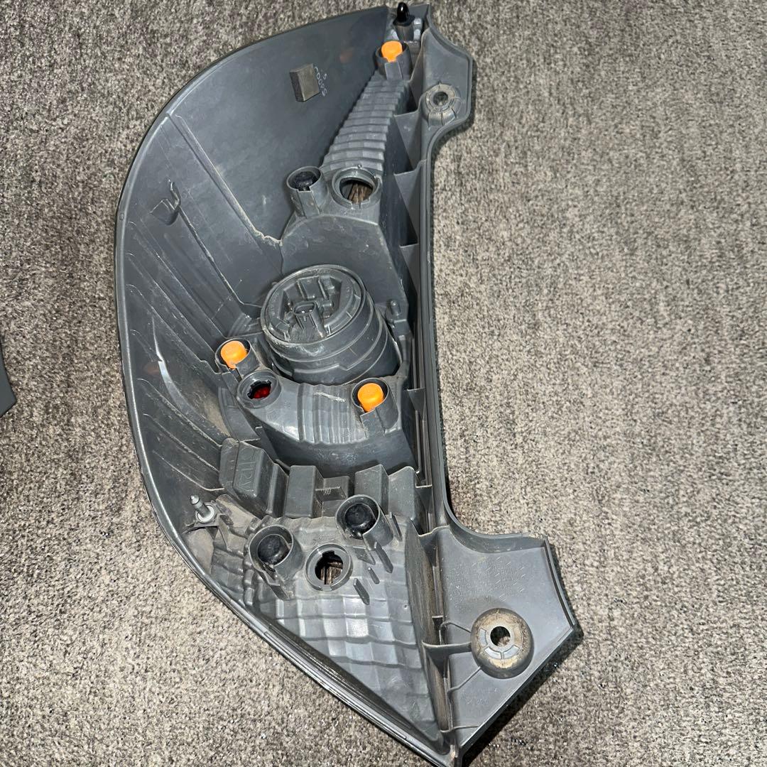 トヨタアクア（NHP10）前期型 純正テールカバー左右セット