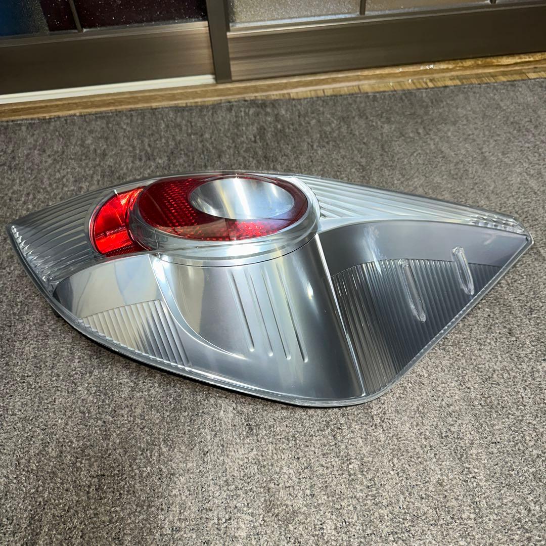 トヨタアクア（NHP10）前期型 純正テールカバー左右セット