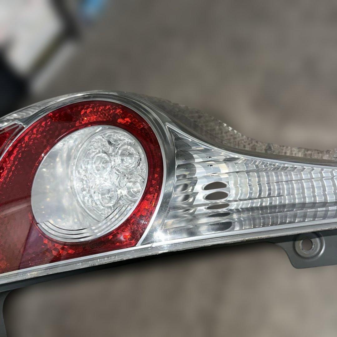 トヨタアクア（NHP10）前期型 純正テールカバー左右セット