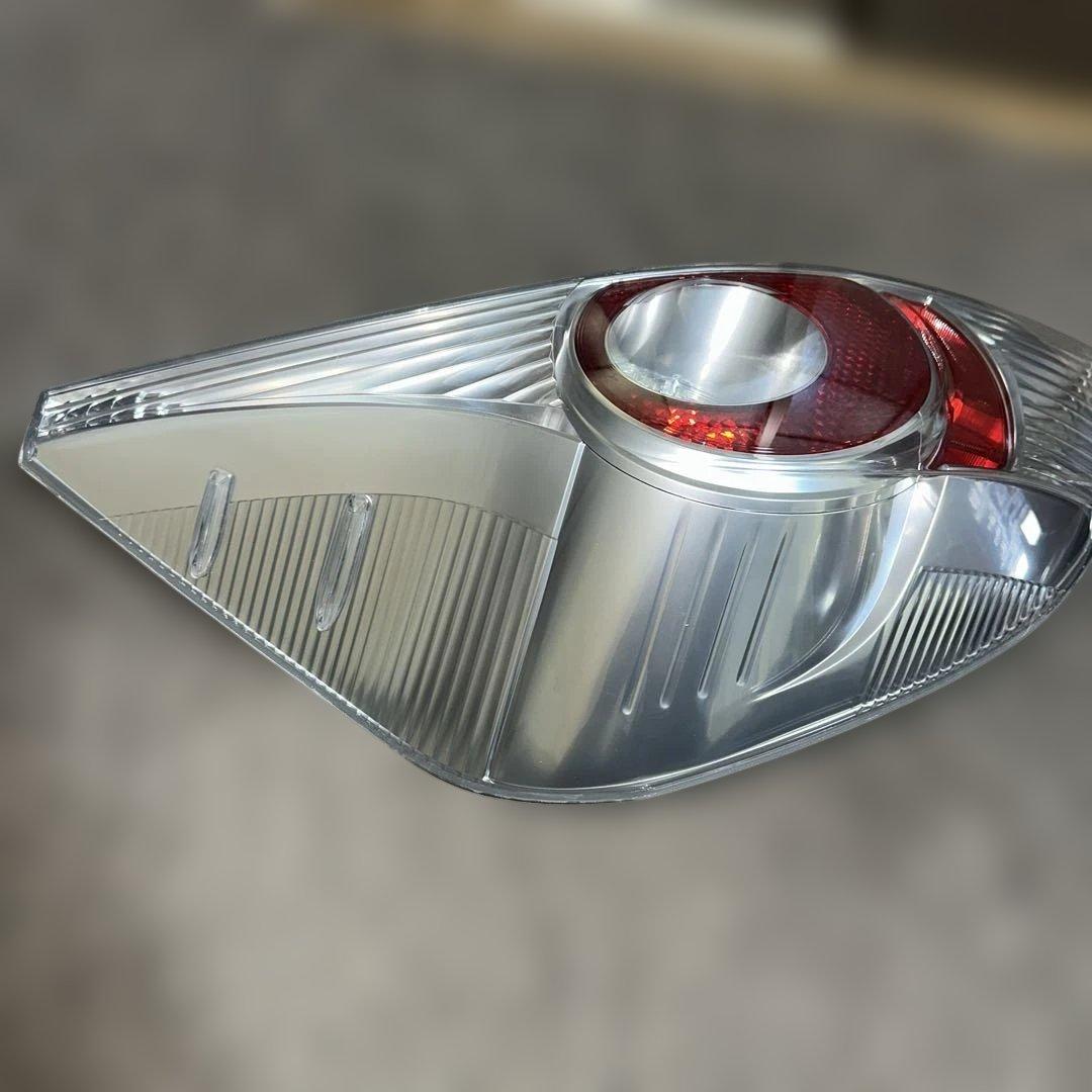 トヨタアクア（NHP10）前期型 純正テールカバー左右セット