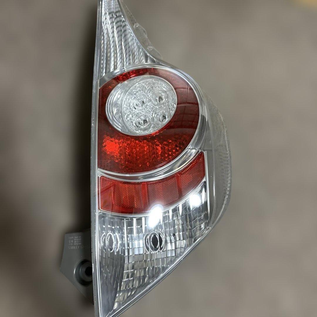 トヨタアクア（NHP10）前期型 純正テールカバー左右セット