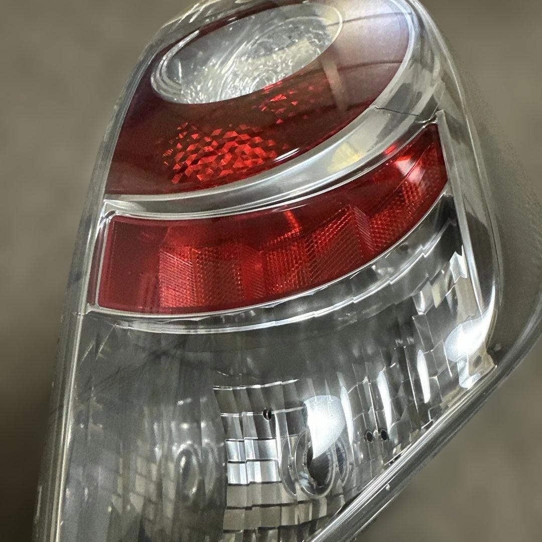 トヨタアクア（NHP10）前期型 純正テールカバー左右セット