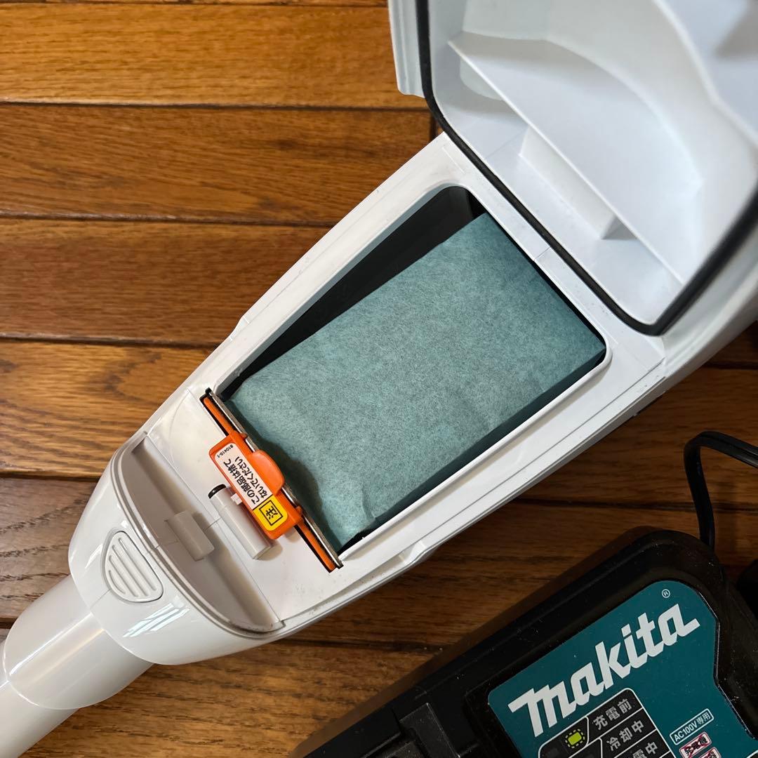 【美品】マキタ コードレス掃除機CL107 10.8Vバッテリ充電器付