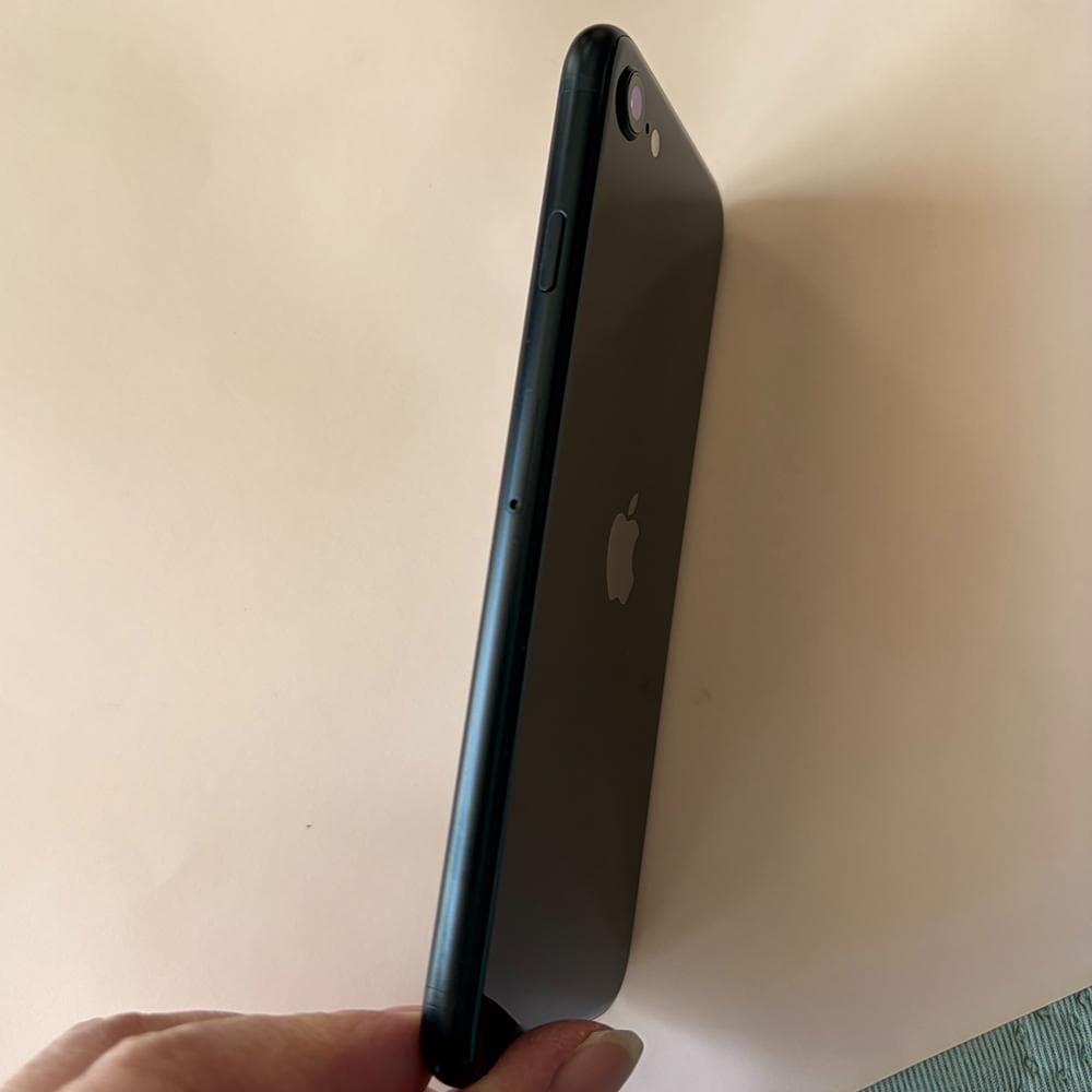 美品 iPhoneSE 第3世代 SIMフリー ミッドナイト 64GB 第三世代