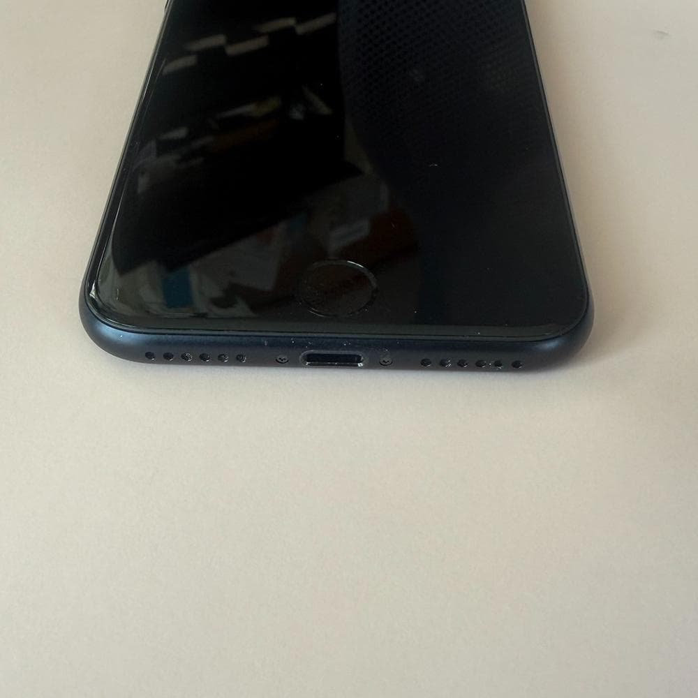 美品 iPhoneSE 第3世代 SIMフリー ミッドナイト 64GB 第三世代