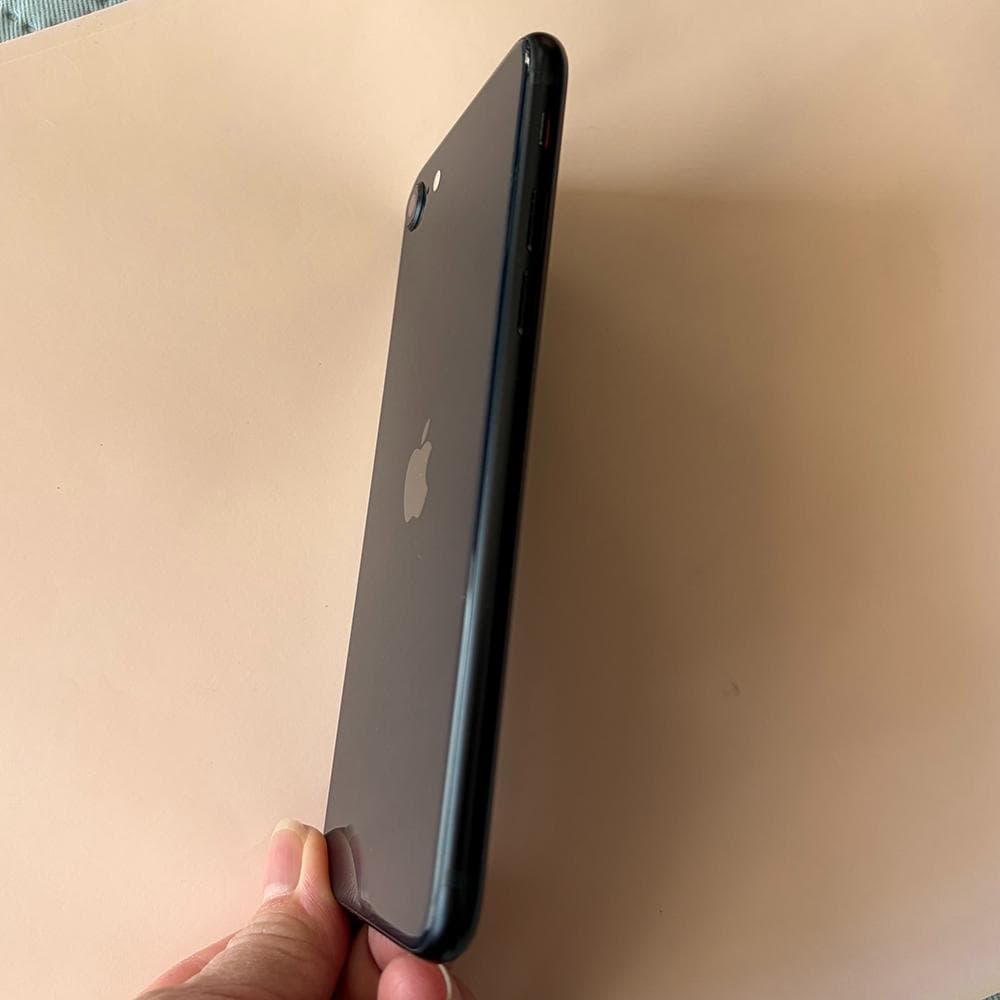 美品 iPhoneSE 第3世代 SIMフリー ミッドナイト 64GB 第三世代