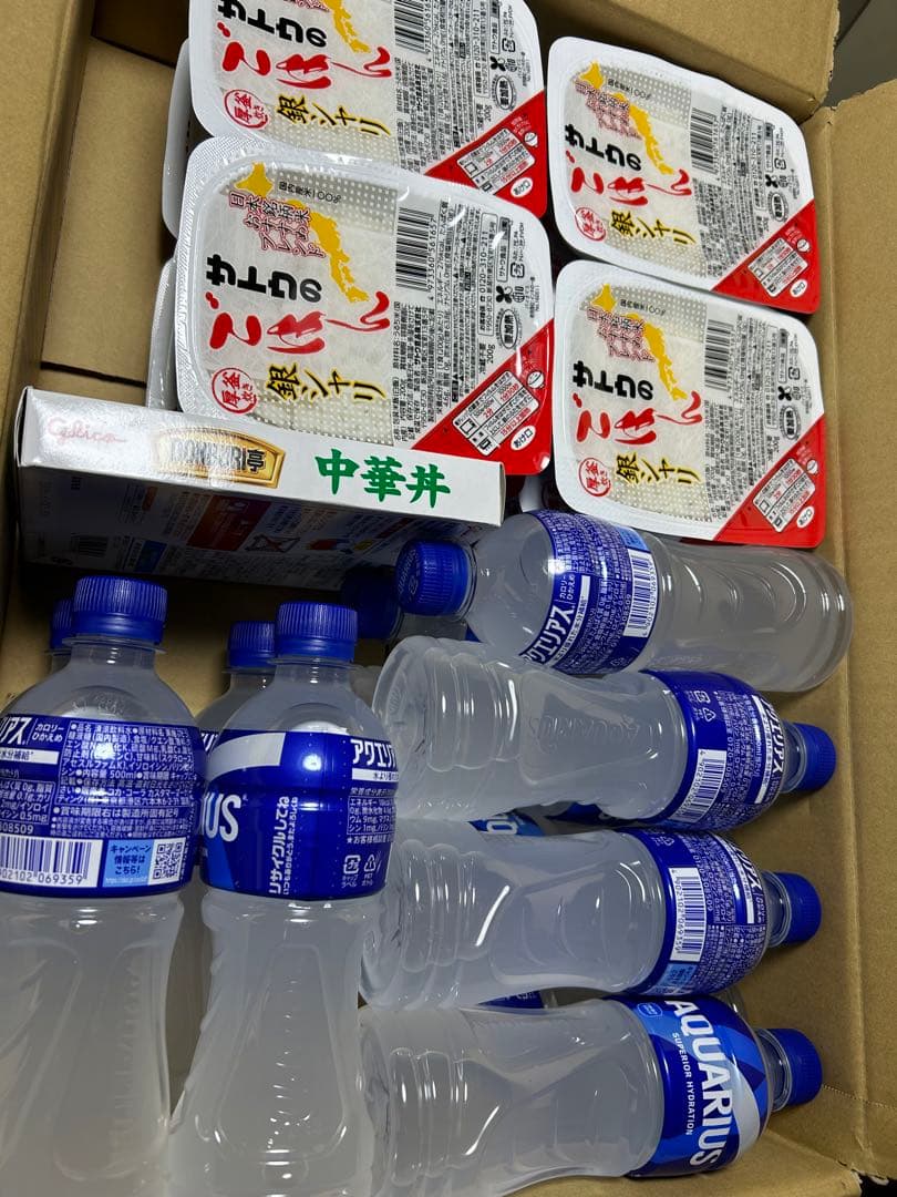 アクエリアス16本 サトウのごはん16個 中華丼1個 セット