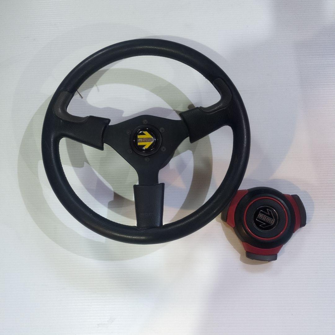 MOMO スポーツステアリングホイール 黒/赤
