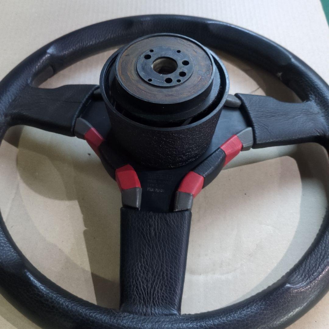 MOMO スポーツステアリングホイール 黒/赤