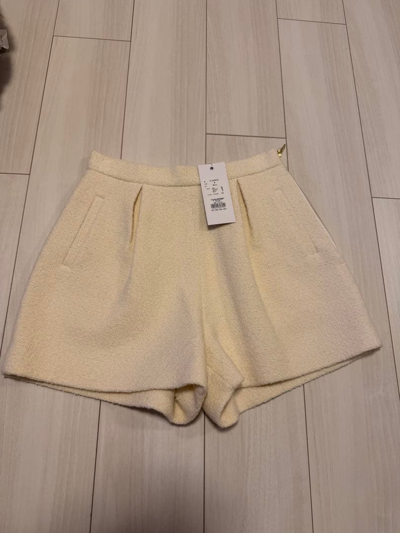 shellerシェリエ ホワイト ショートパンツ