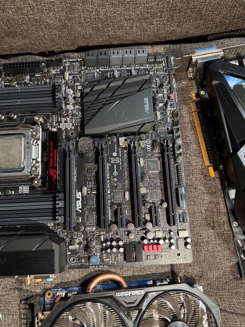 グラフィックボード・グラボ・ビデオカード ASUS RAMPAGE IV BLACK EDITION + GIGABYTE