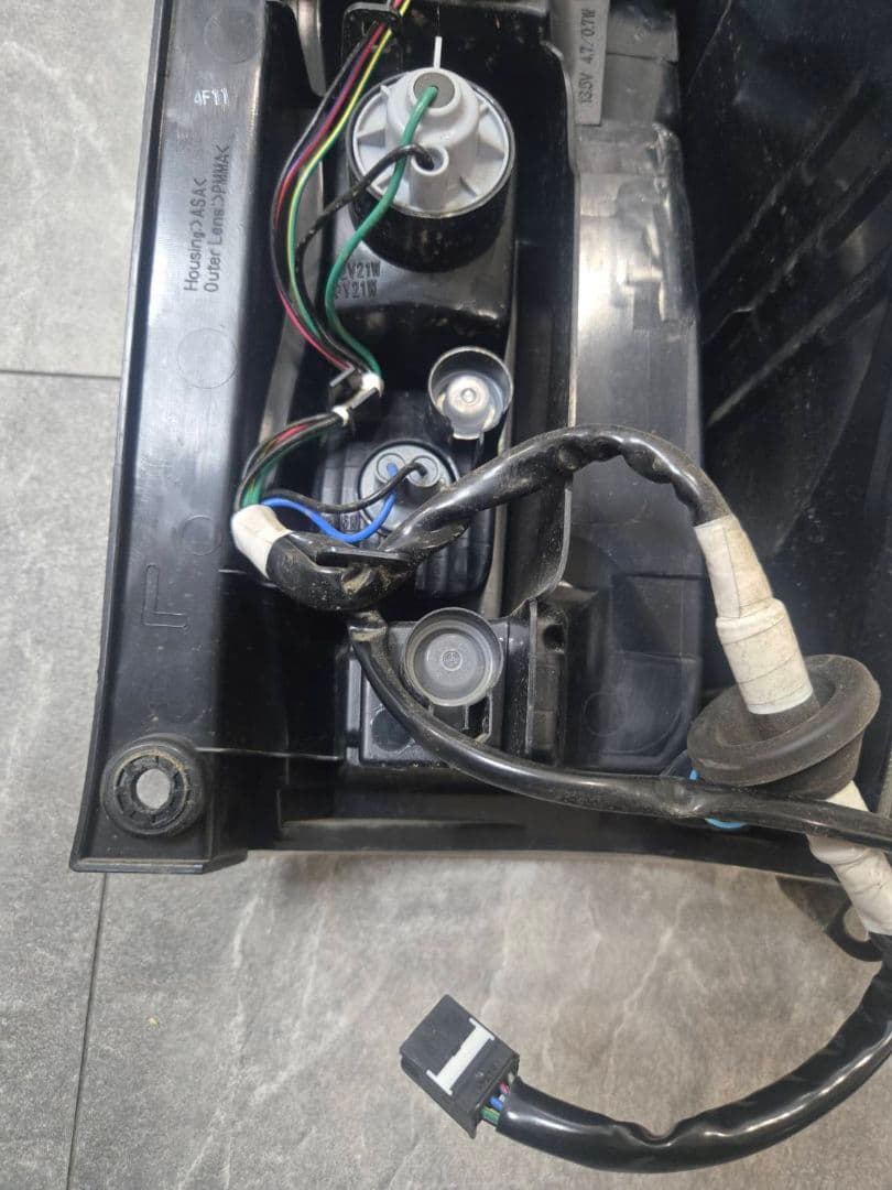 LA600S 　ダイハツ　タント　カスタム　テールランプ　助手席