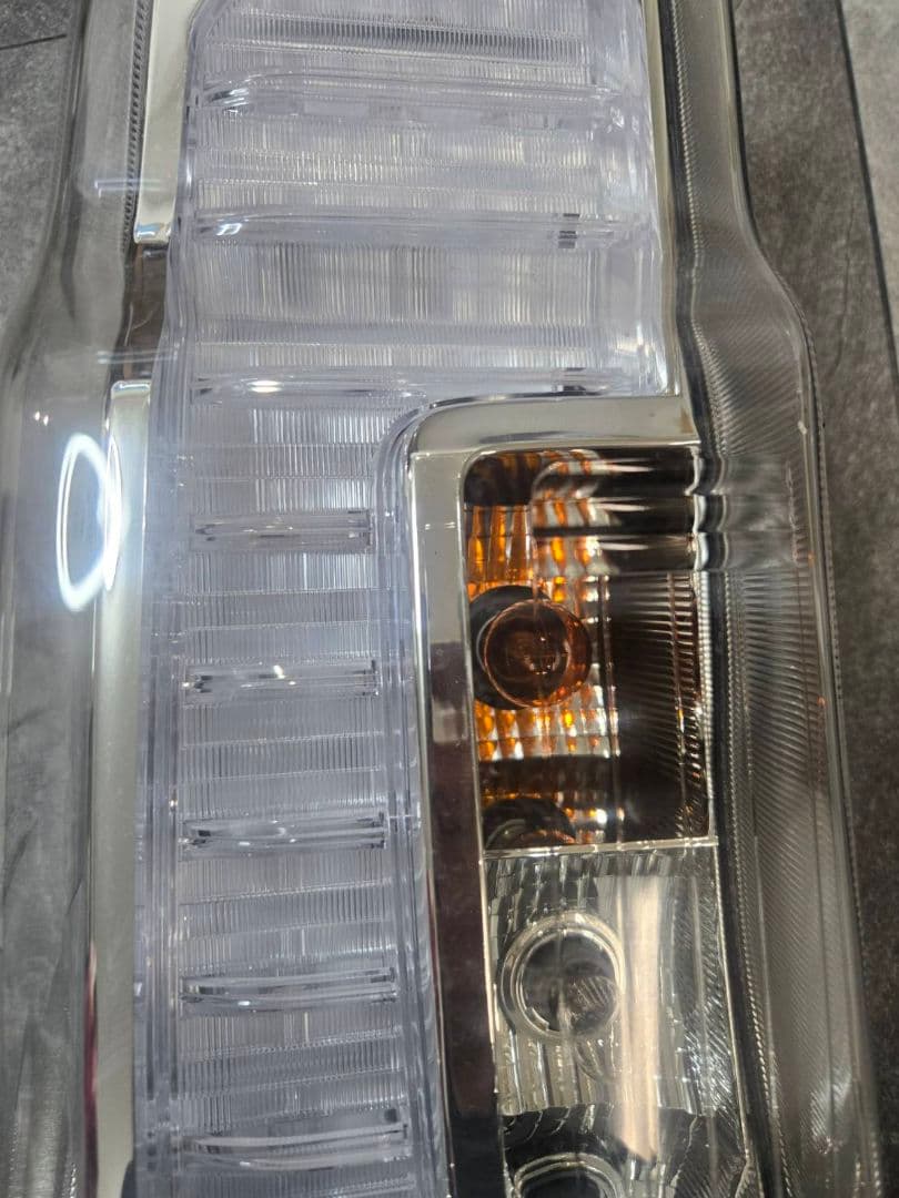 LA600S 　ダイハツ　タント　カスタム　テールランプ　助手席