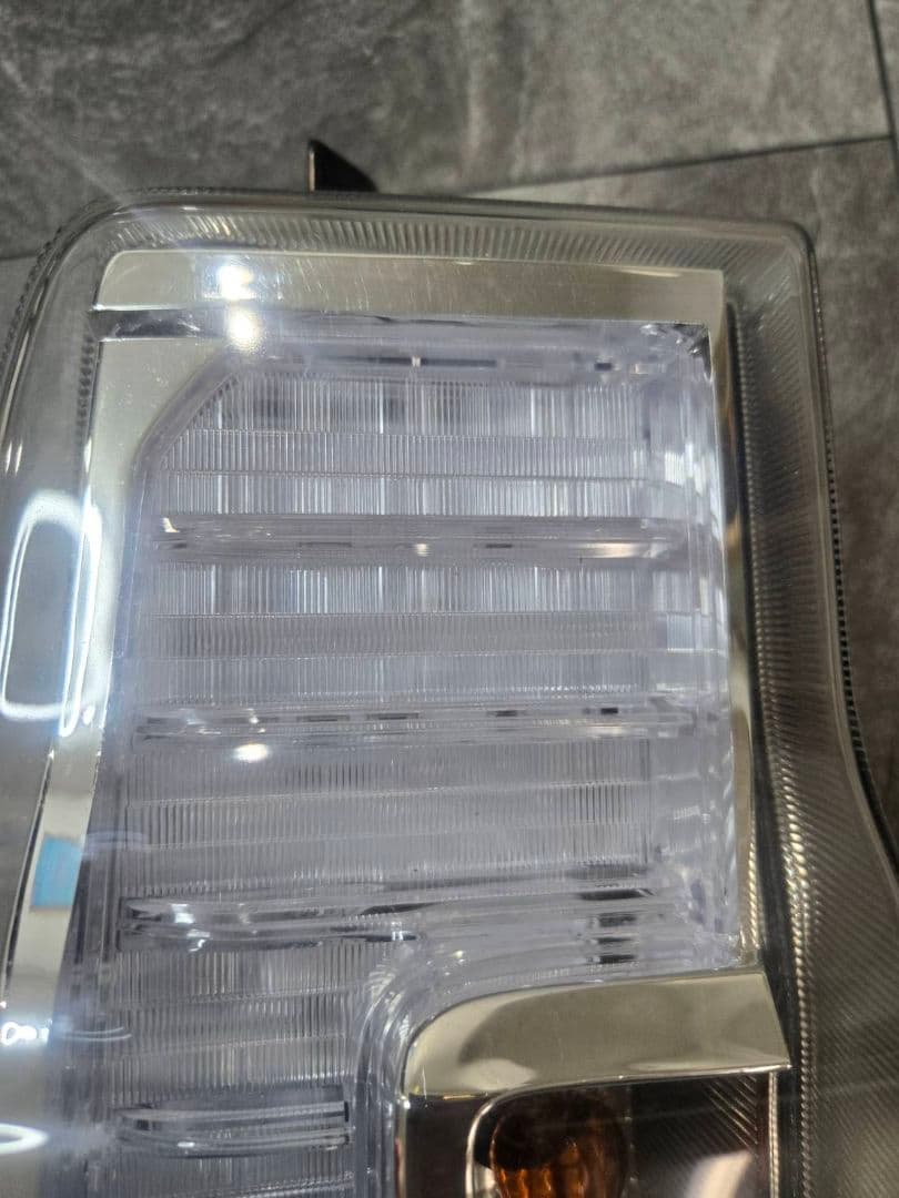 LA600S 　ダイハツ　タント　カスタム　テールランプ　助手席