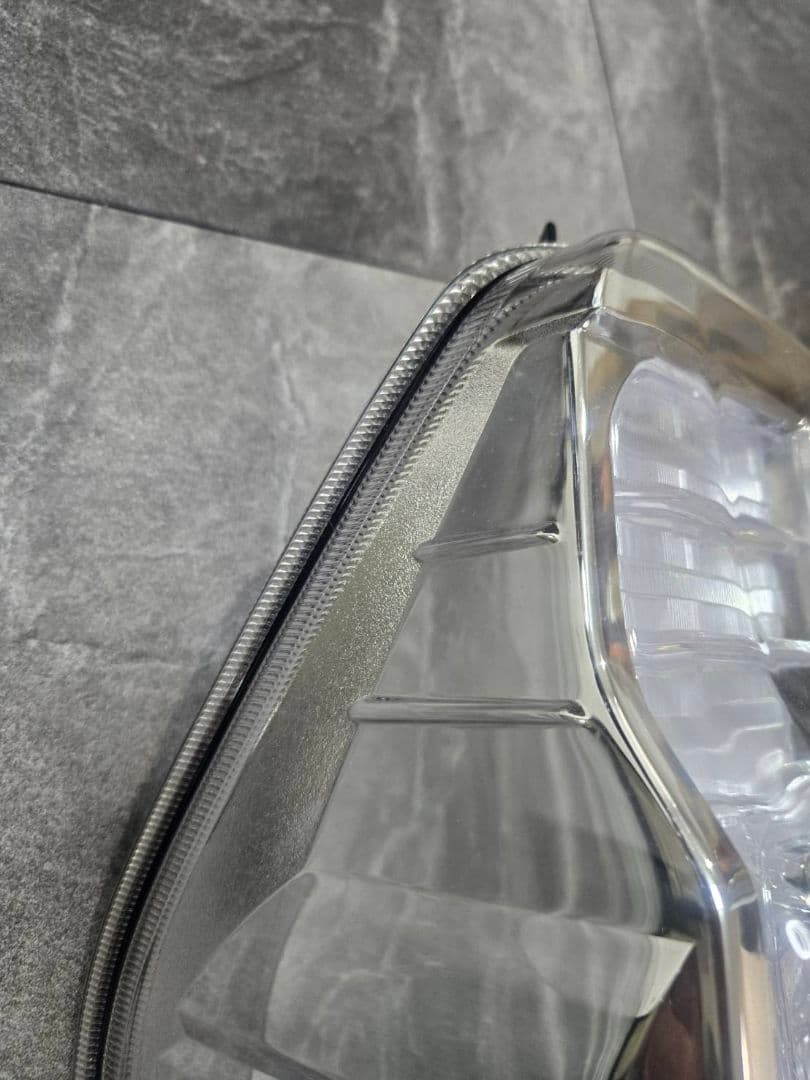 LA600S 　ダイハツ　タント　カスタム　テールランプ　助手席