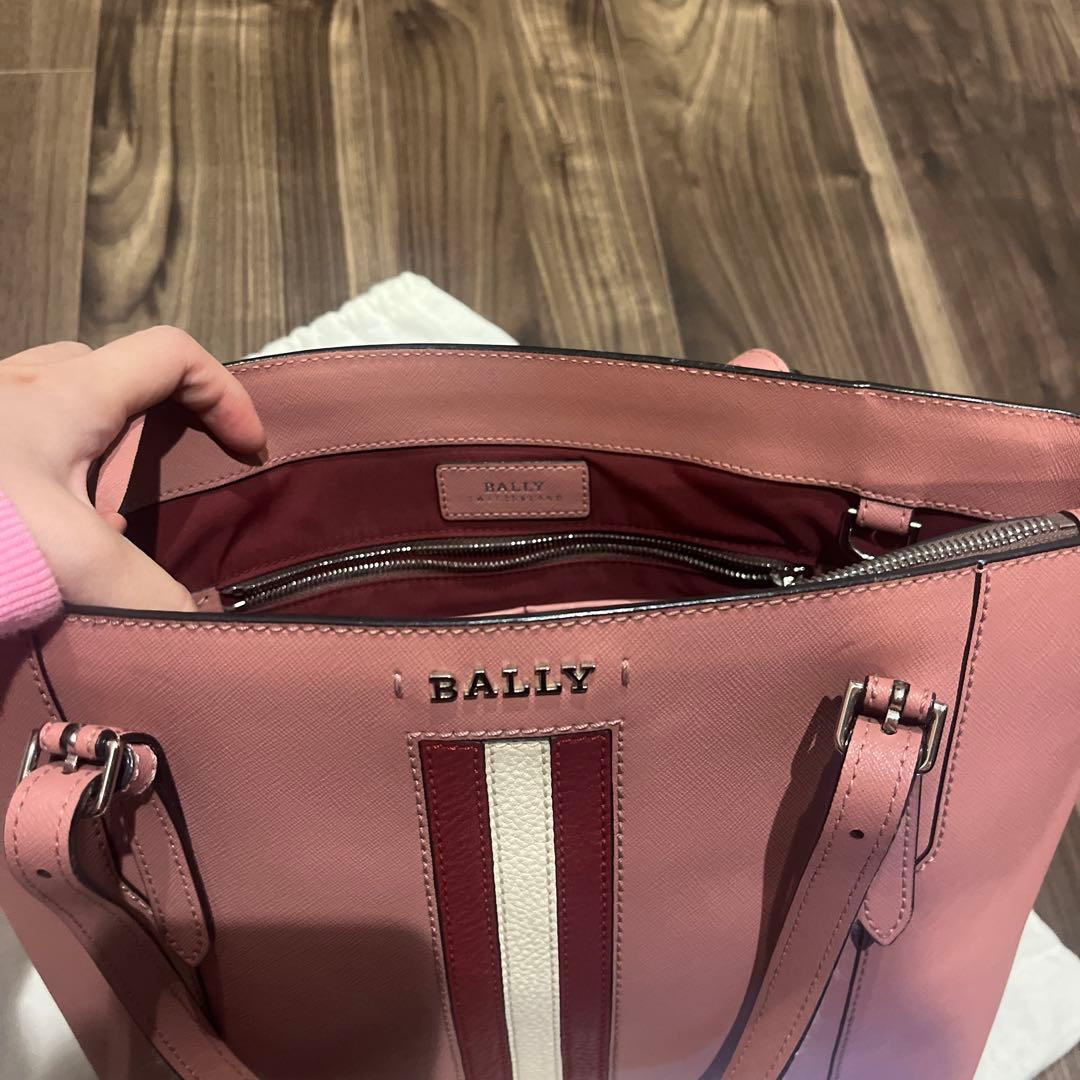 BALLY ピンク レザー ビジネスバッグ