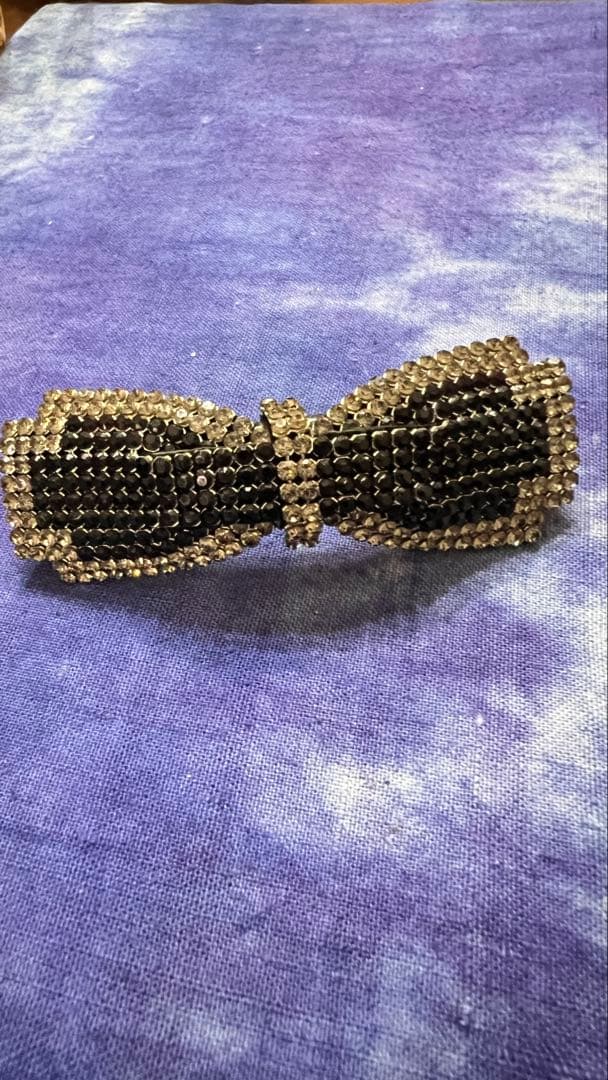 ALEXANDRE ビジューヘアアクセサリー ボウタイ ブラック・シルバー