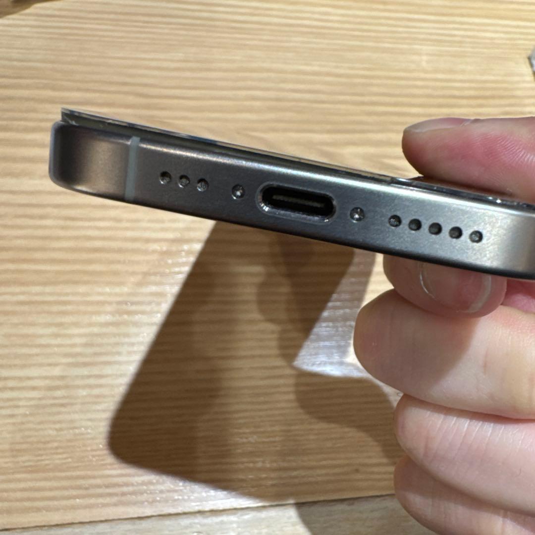 Apple iPhone 15 Pro スペースグレー 本体　ジャンク