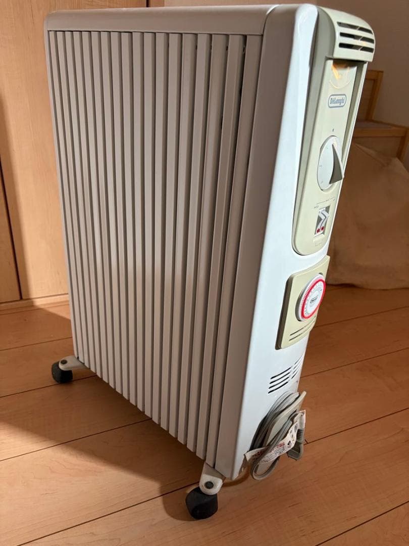 デロンギ オイルヒーター DeLonghi 暖房器具（取説付き）
