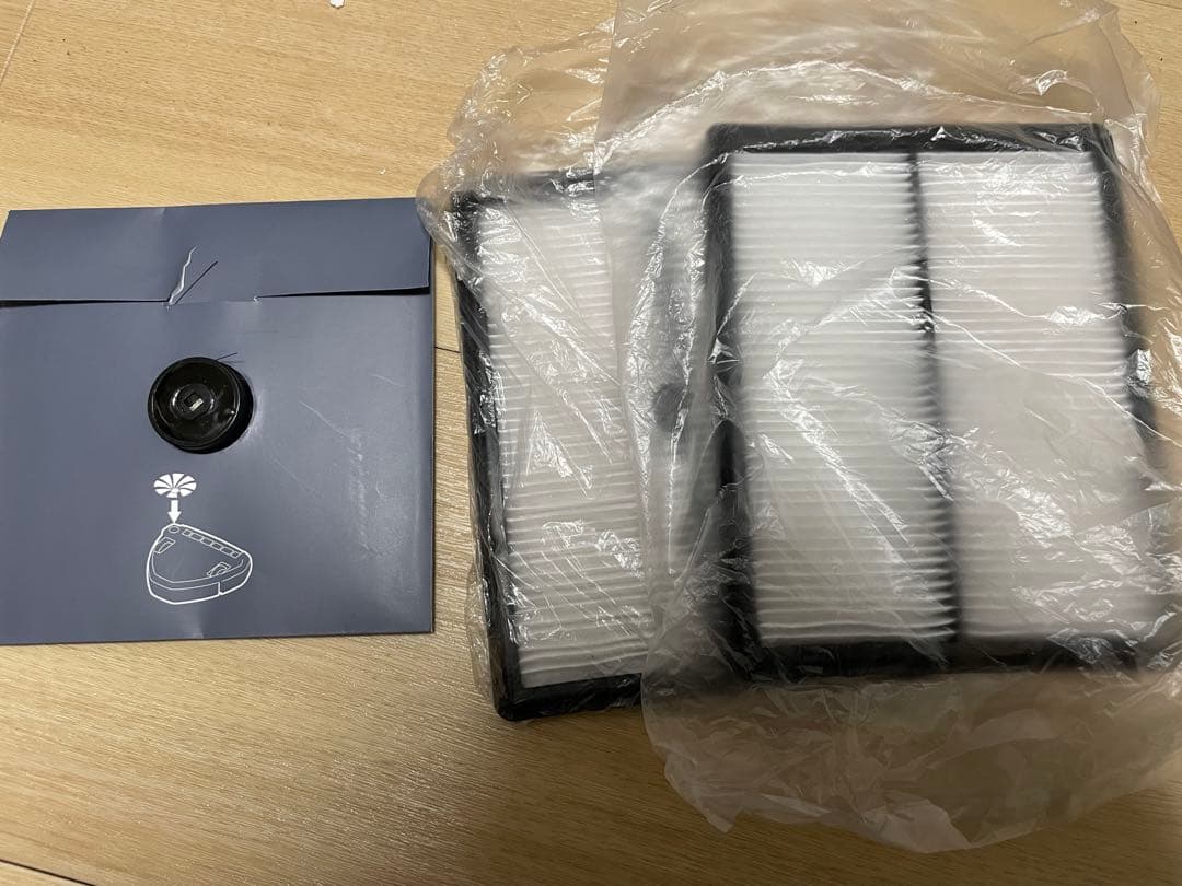 Electrolux PUREi9 ロボット掃除機 本体と付属品