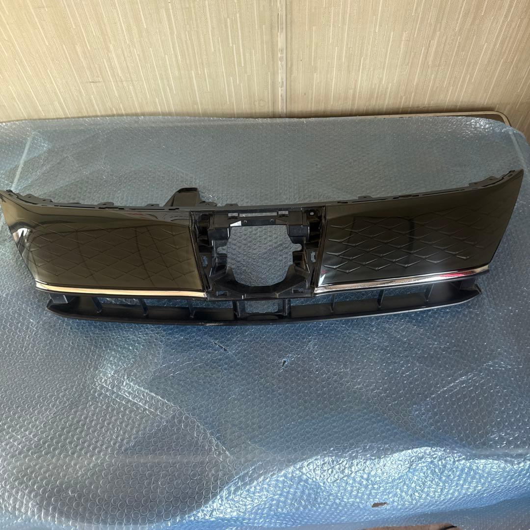 ア*ラ様 60 後期 ハリアーハイブリッド 純正フロント グリル 53114-4