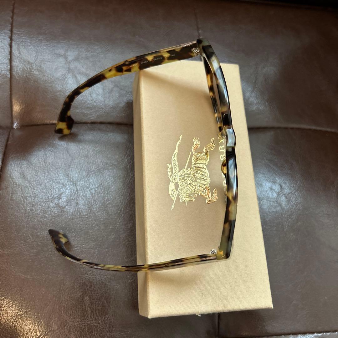 【未使用.正規品】Burberry レディース　べっこう柄サングラス