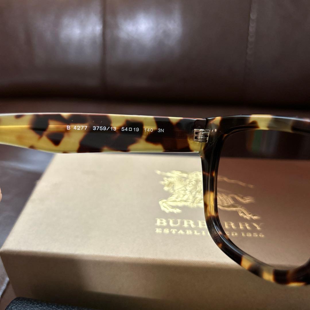 【未使用.正規品】Burberry レディース　べっこう柄サングラス
