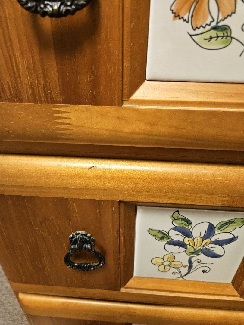木製　花のタイルのチェスト 引き出し9個