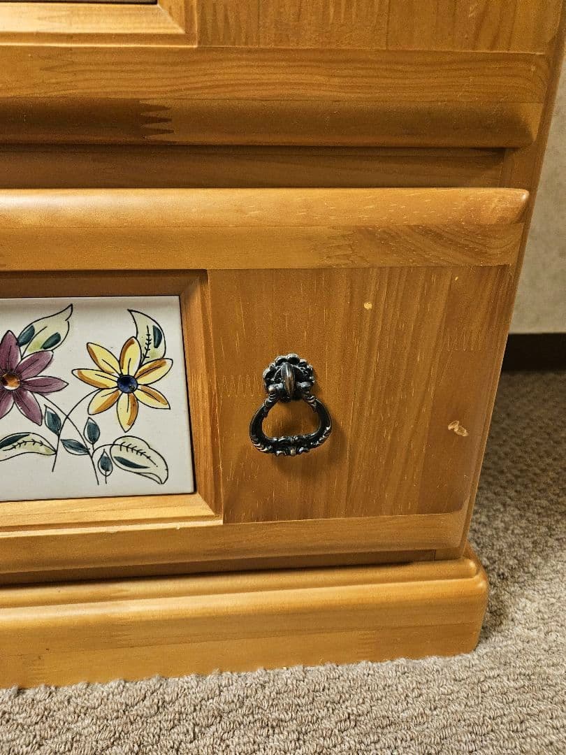 木製　花のタイルのチェスト 引き出し9個