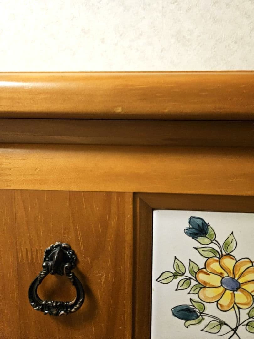 木製　花のタイルのチェスト 引き出し9個