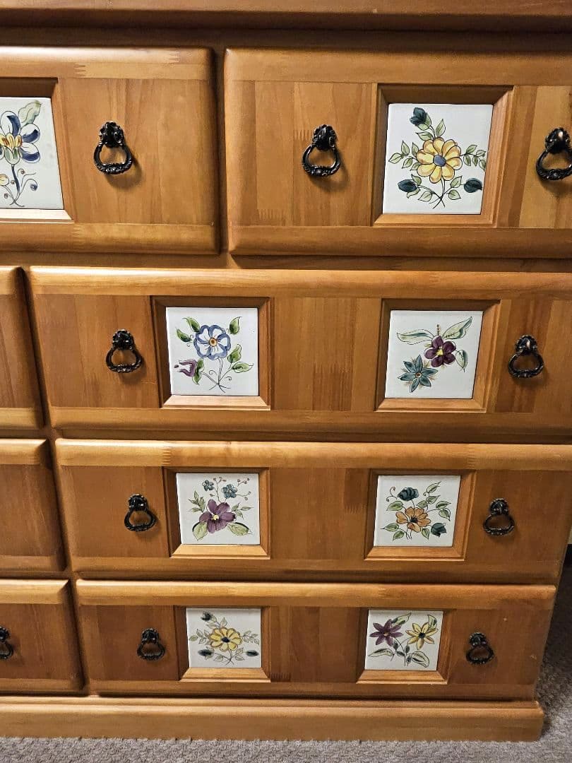 木製　花のタイルのチェスト 引き出し9個