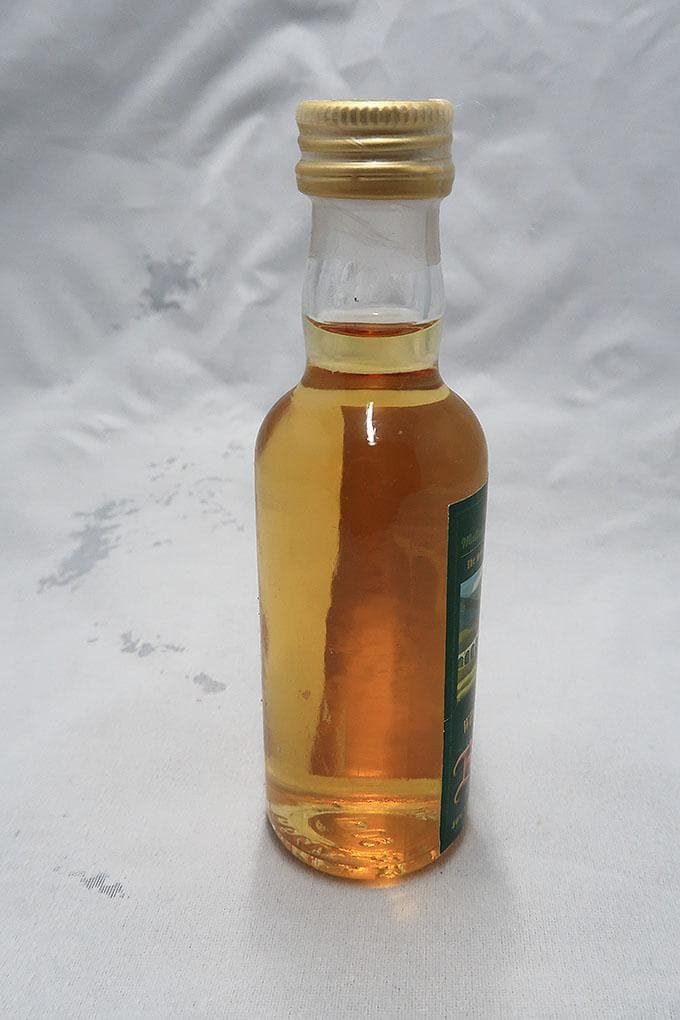 ベンネヴィス ブレンデッドウィスキー ミニチュアボトル２種・ポストカード