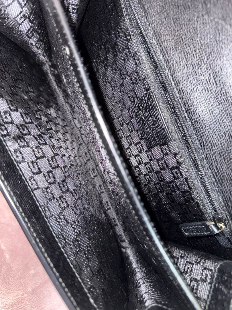 GUCCI ブラックレザー クラッチバッグ