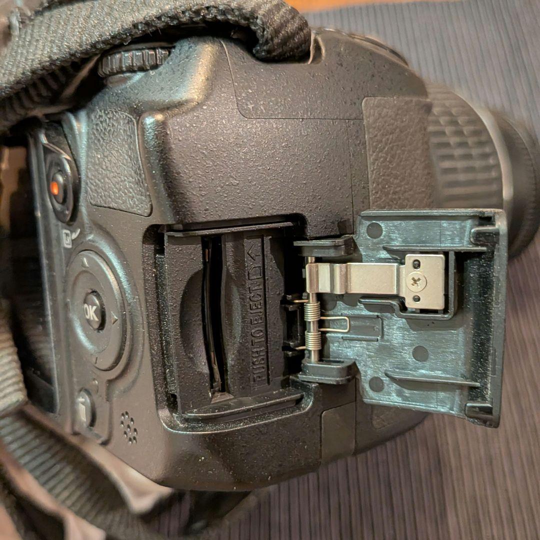 Nikon D3100 レンズキット シャッタ－575枚