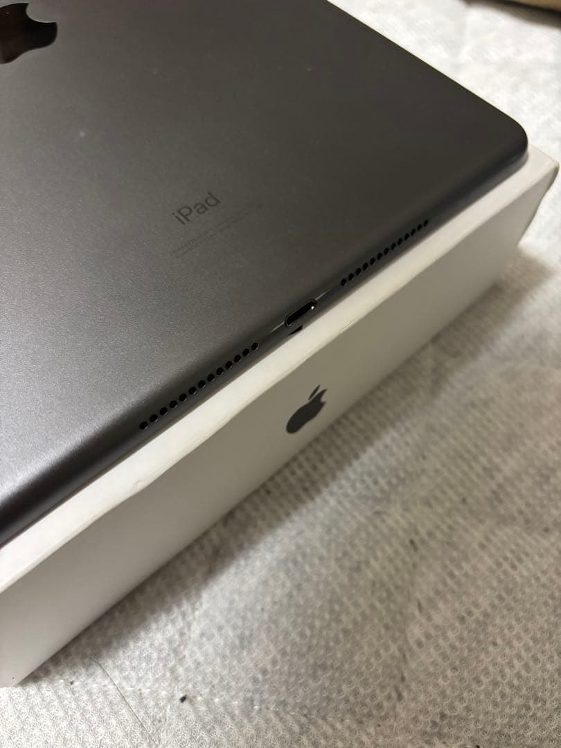 Apple iPad 第8世代 32GB スペースグレイ A2270