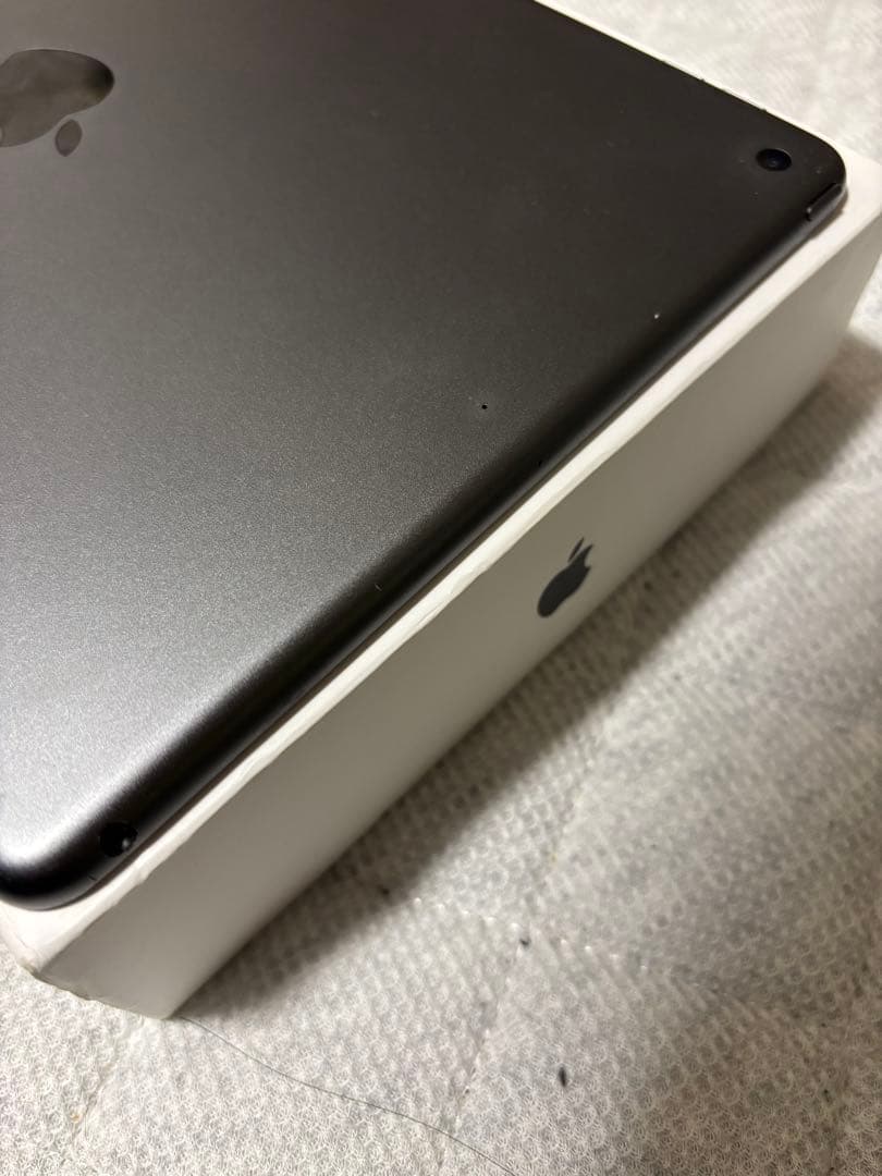 Apple iPad 第8世代 32GB スペースグレイ A2270