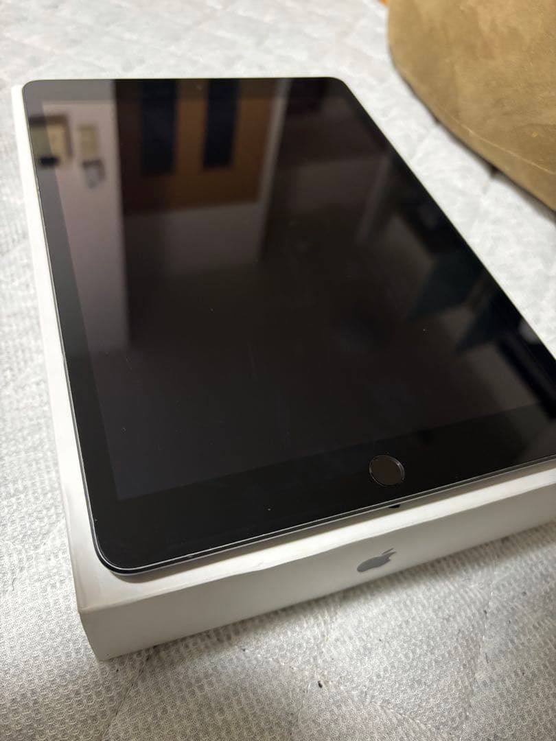 Apple iPad 第8世代 32GB スペースグレイ A2270