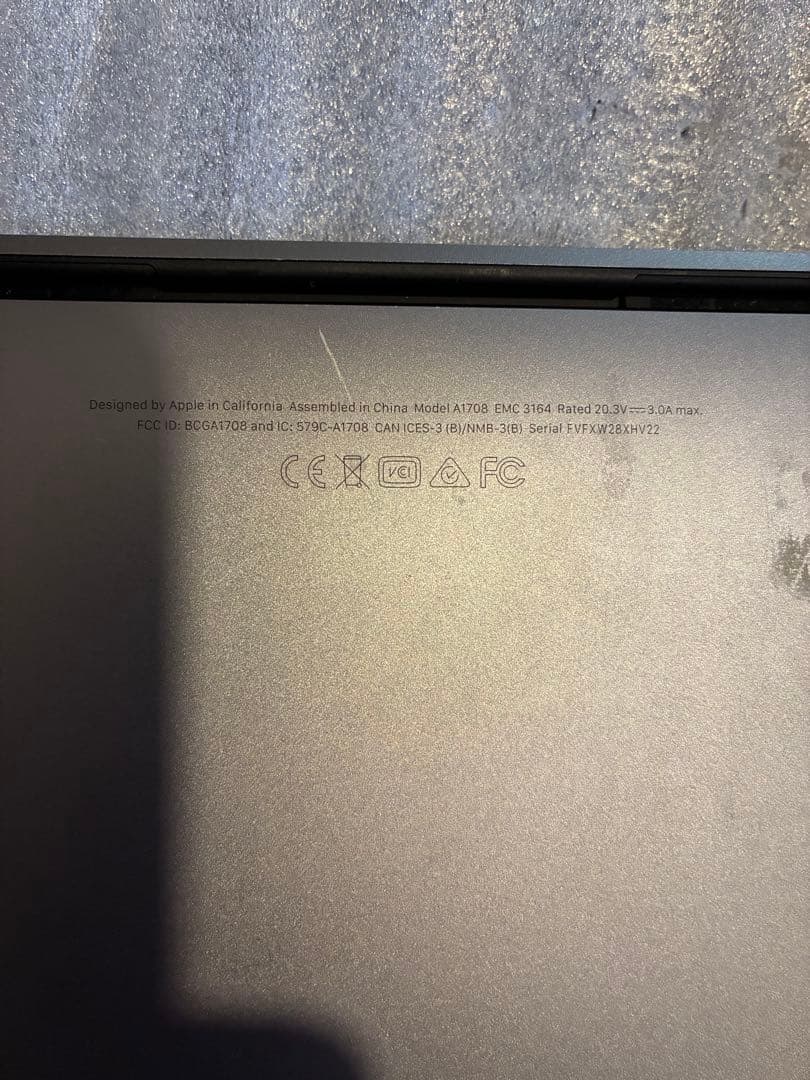 Apple MacBook PRO シルバー 傷あり