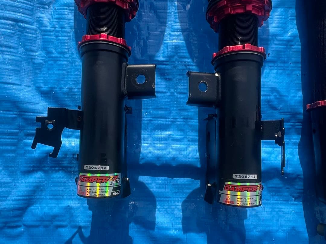 30プリウス車高調 BLITZ