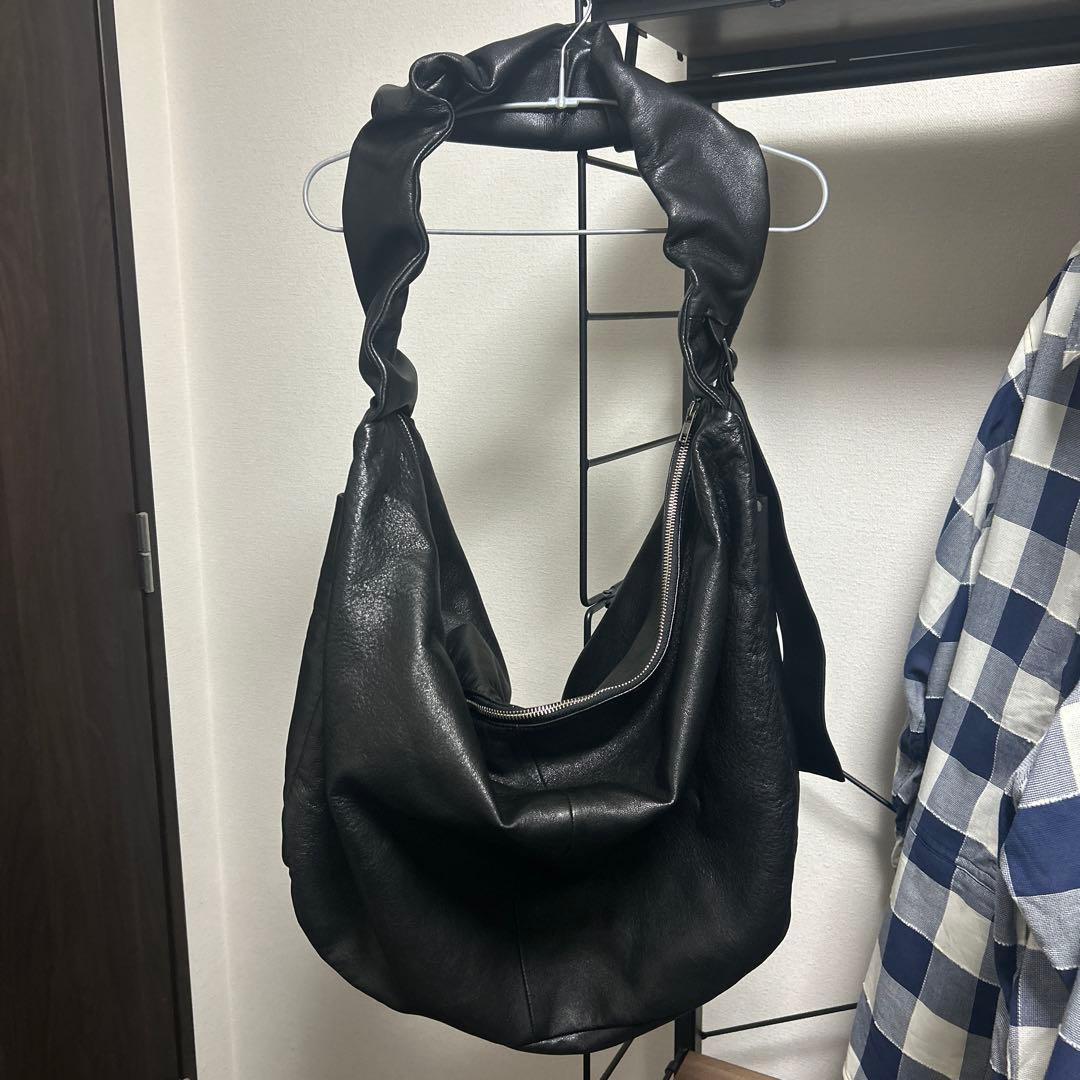 バッグ SHIRRING HANDLE LEATHER SHOULDER BAG