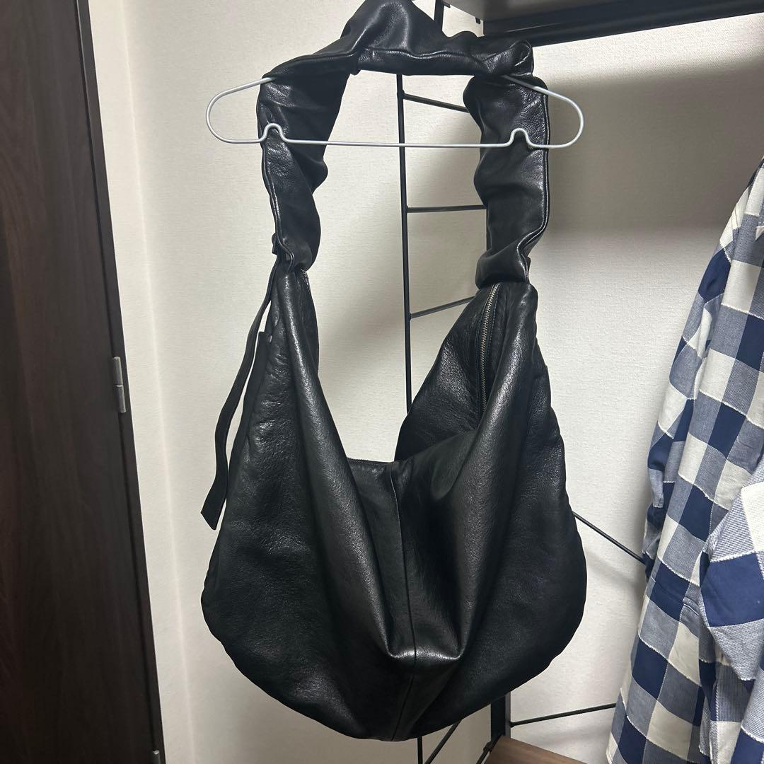 バッグ SHIRRING HANDLE LEATHER SHOULDER BAG