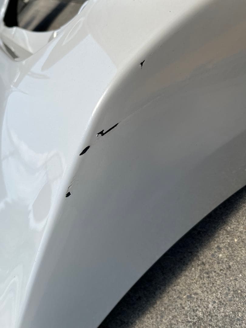 リアバンパー 白