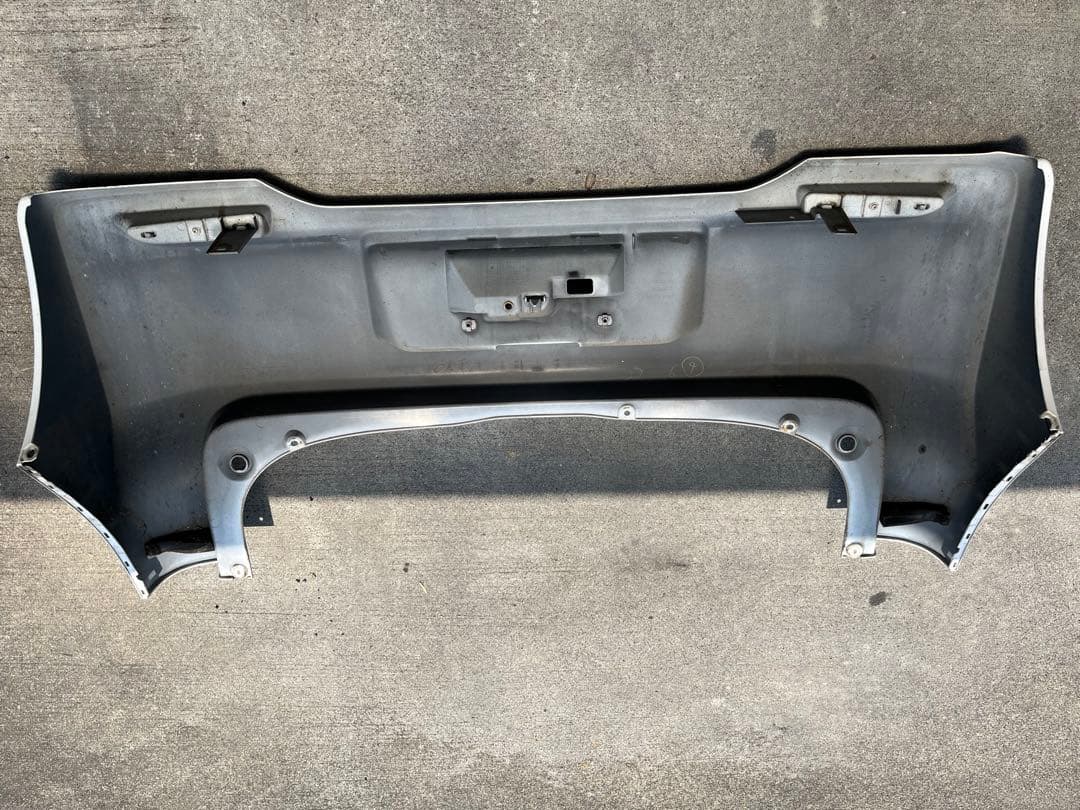 リアバンパー 白