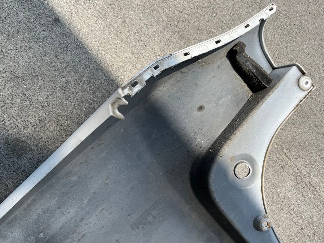 リアバンパー 白