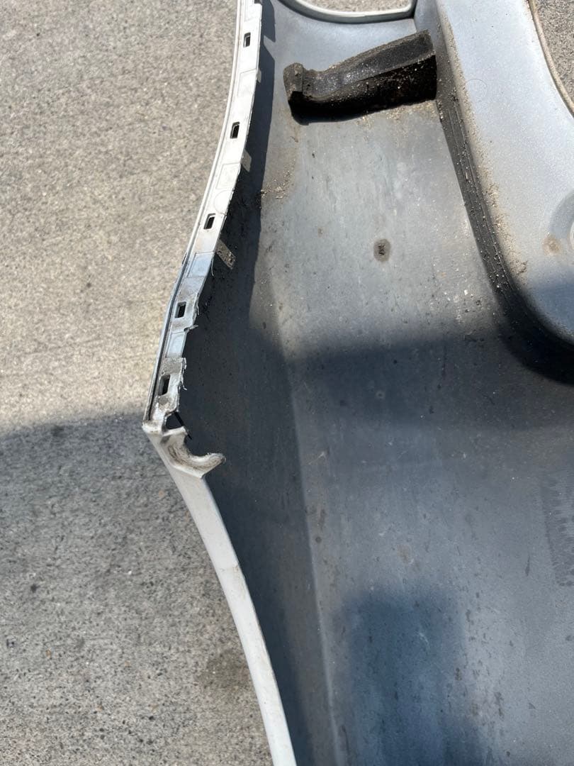 リアバンパー 白