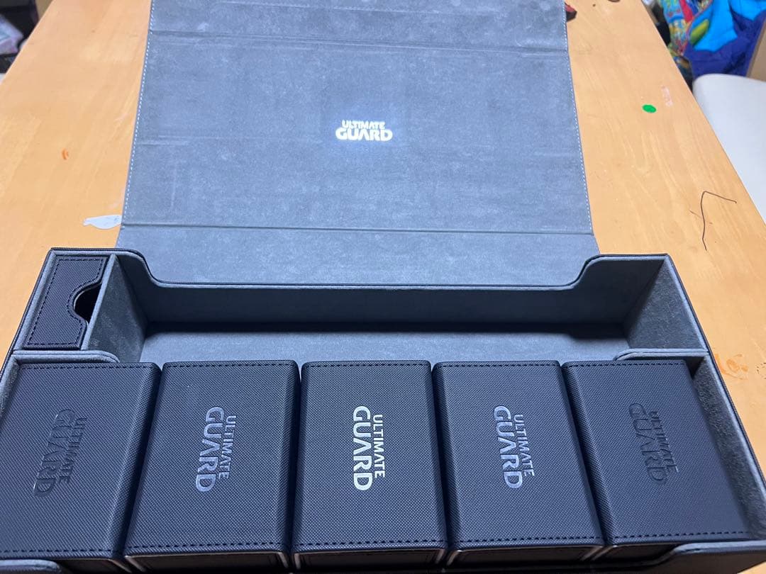ULTIMATE GUARD カードボックス ブラック