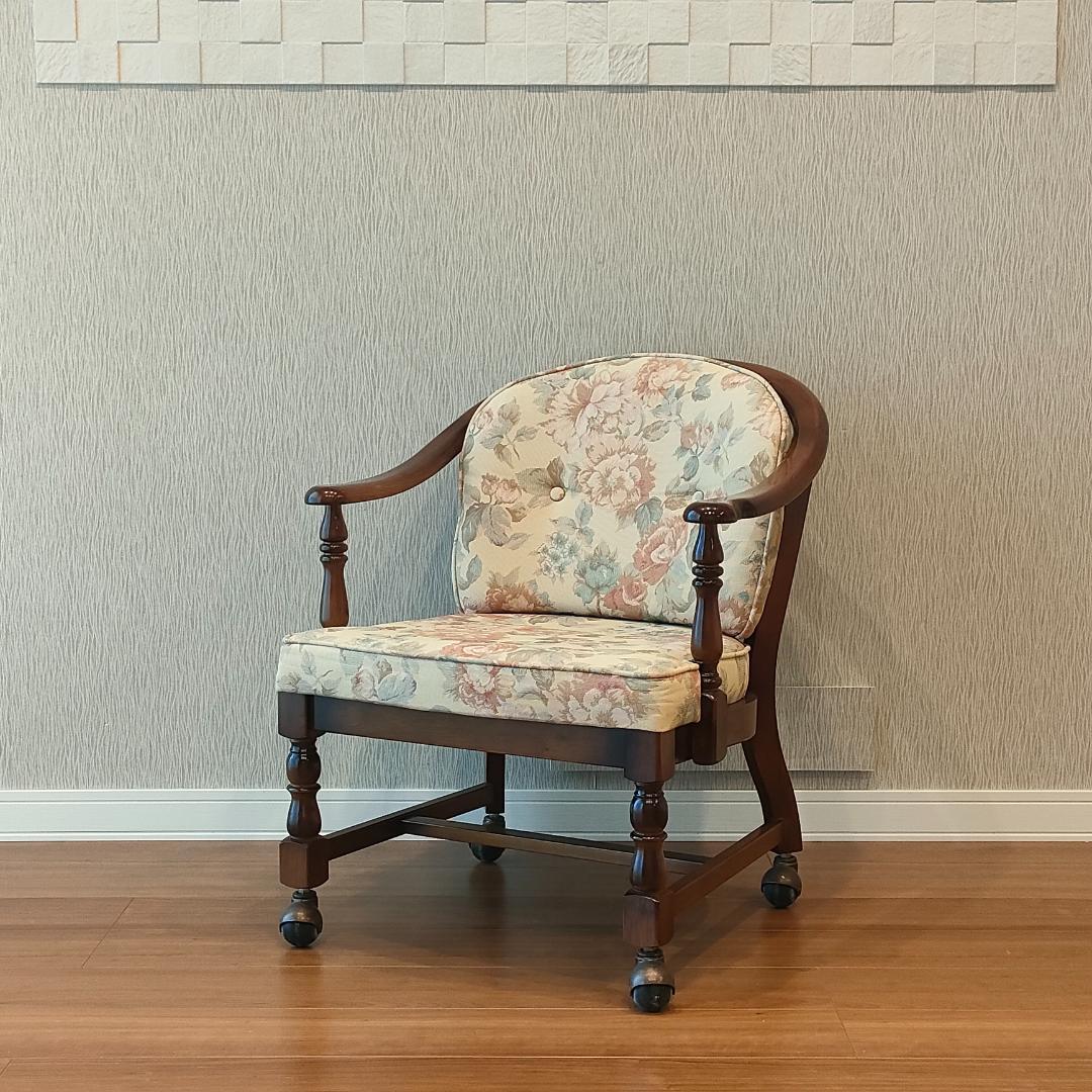 カリモク　コロニアル　アームチェア　クッション　キャスター付き②