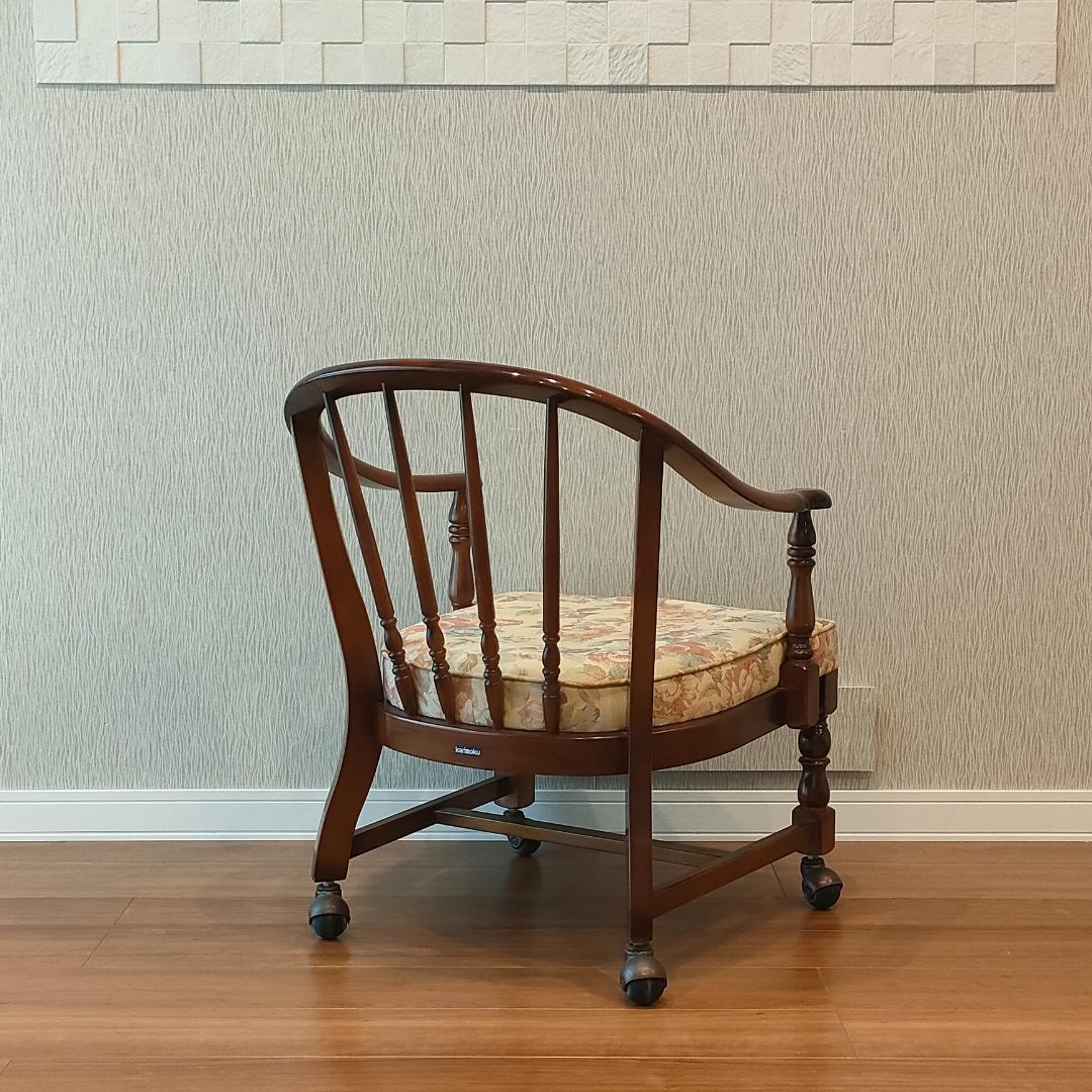 カリモク　コロニアル　アームチェア　クッション　キャスター付き②