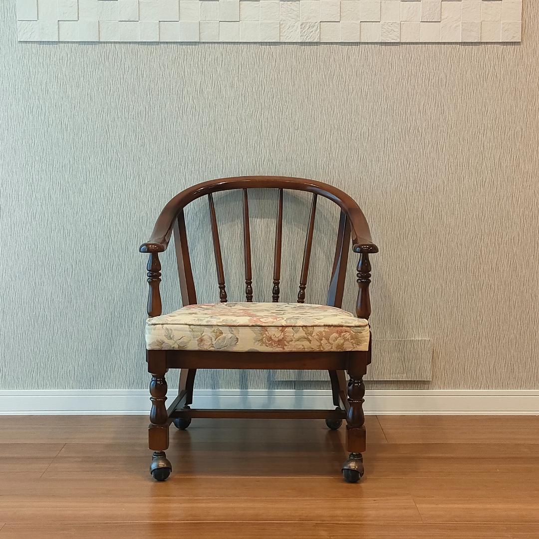 カリモク　コロニアル　アームチェア　クッション　キャスター付き②