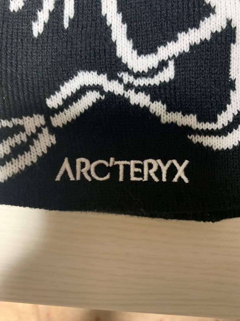 ARC'TERYX 黒 ビーニー帽子 ロゴ入り